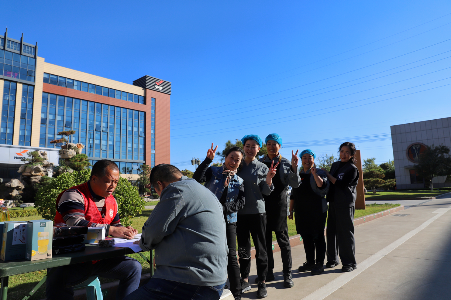 奉献青春热血 践行企业担当——万搏体育-万搏体育（中国）集团组织开展无偿献血活动