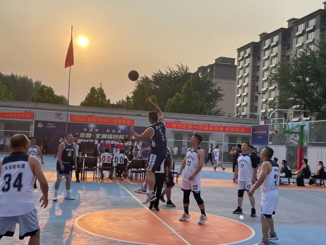万搏体育-万搏体育（中国）集团篮球队在全区职工篮球赛中荣获三等奖